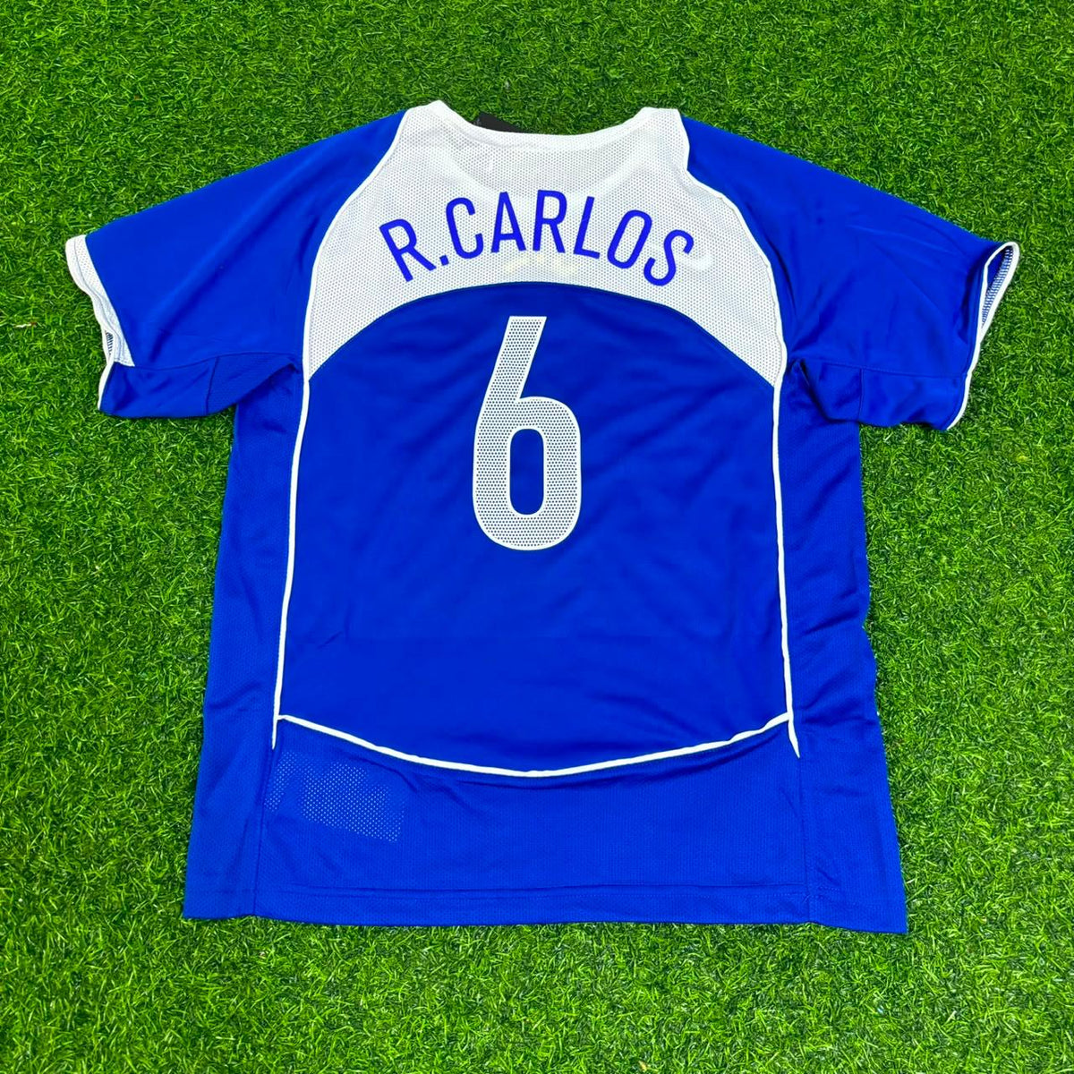 Maillot de football rétro bleu Brésil 2004 Roberto Carlos