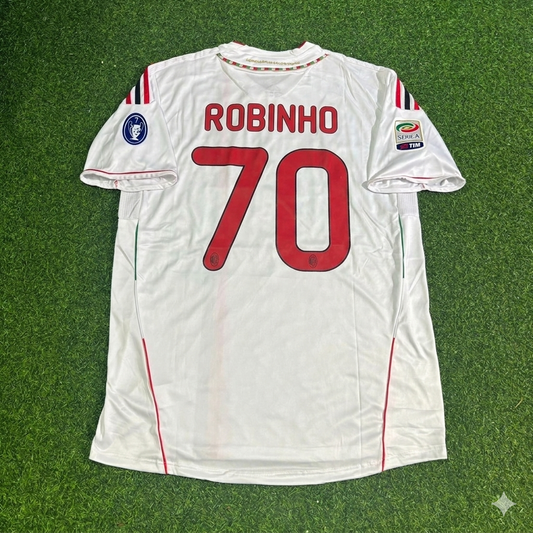 Camiseta de fútbol retro Robinho #70 Milan 2011-2012 visitante blanca