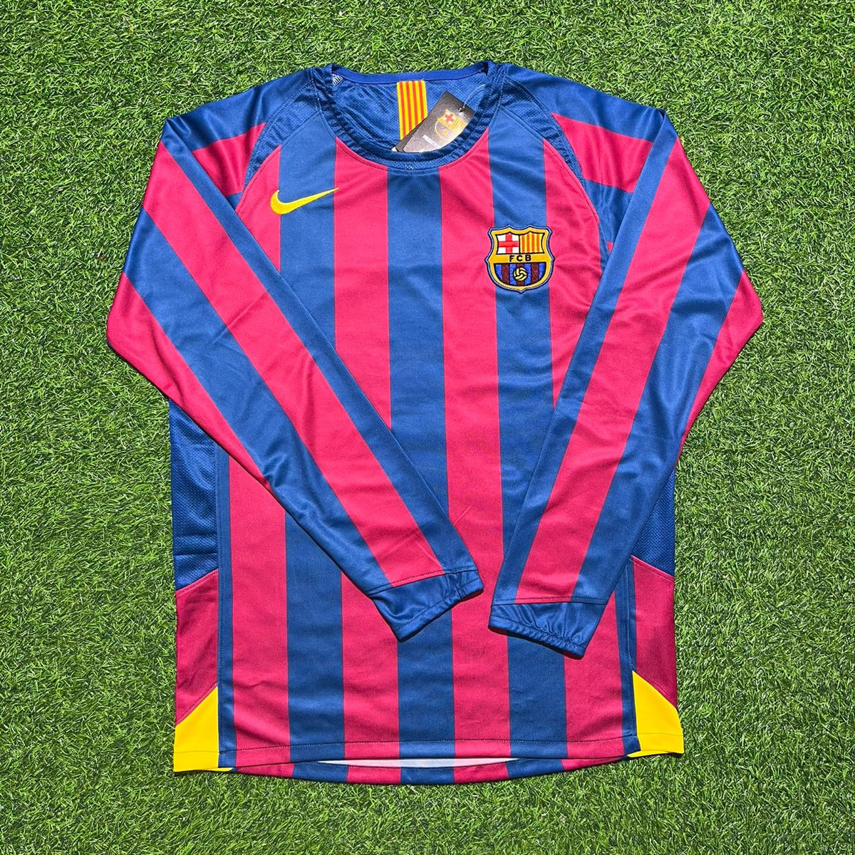 Ronaldinho #10 Barcelona 2005-2006 Long Sleeve Retro Jersey