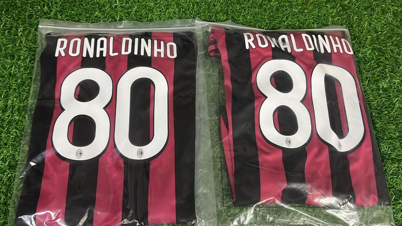 Ronaldinho #10 – AC Mailand 2009-10 Retro-Trikot – | KinderTrikot | Fußballtrikot für Kinder