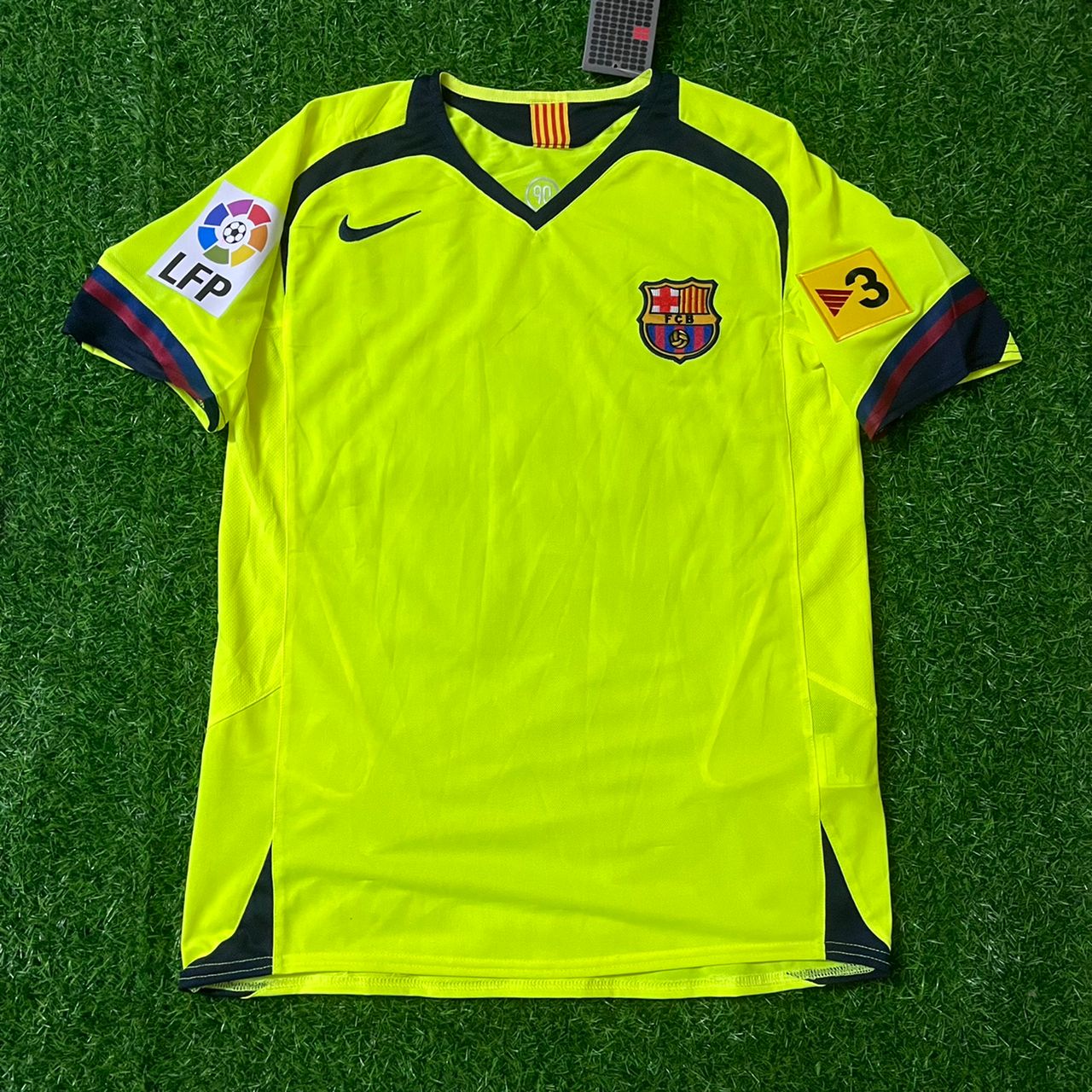 Lionel Messi #30 Barcelone 2005 2006 Maillot Rétro Vert Jaune Trikot Maillot de Foot