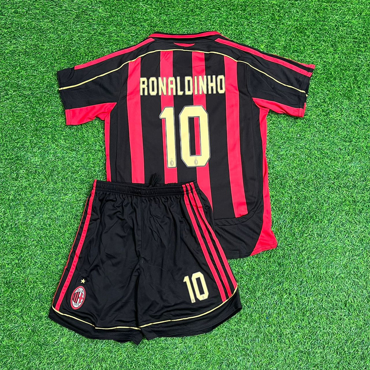 Ronaldinho Gaucho #10 Milan Retro Kids Kit Set Kindertrikot Maillot Enfant Kindertrui