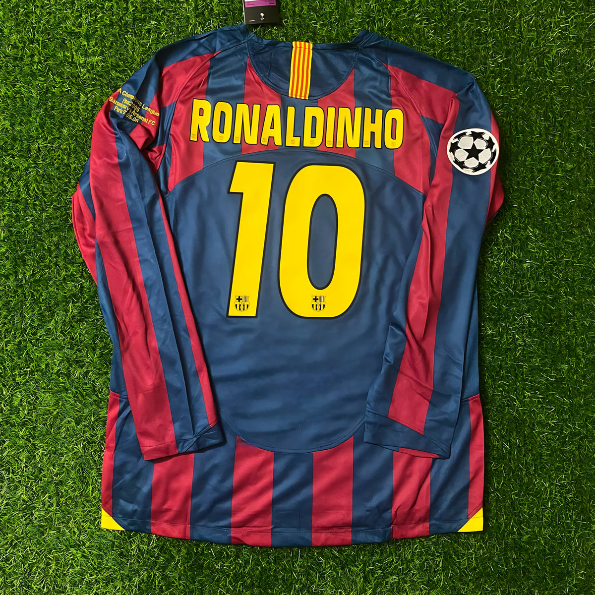 Maillot de football rétro à manches longues Ronaldinho Gaucho 10 – Barcelone 2006 Finale LDC