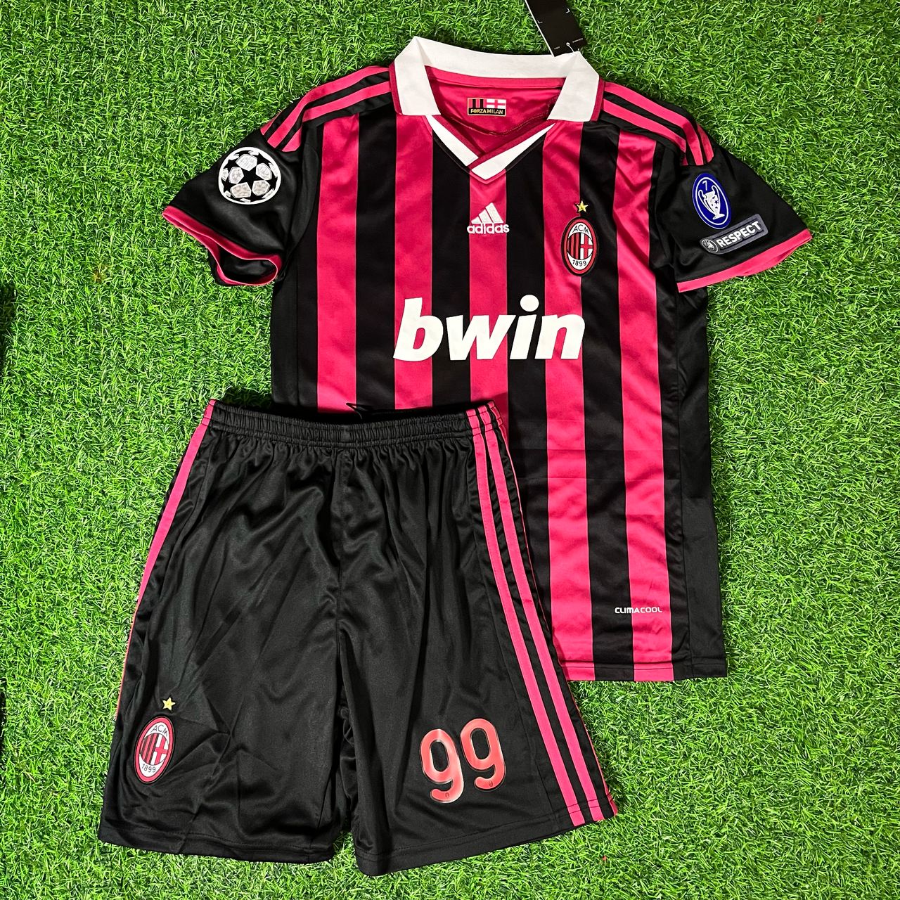Ronaldo Nazário 99 – AC Milan 2009 2011 Retro Kids Kit Set – | Kindertrikot | Maillot Enfant | Kindertrui Soccer Shirt