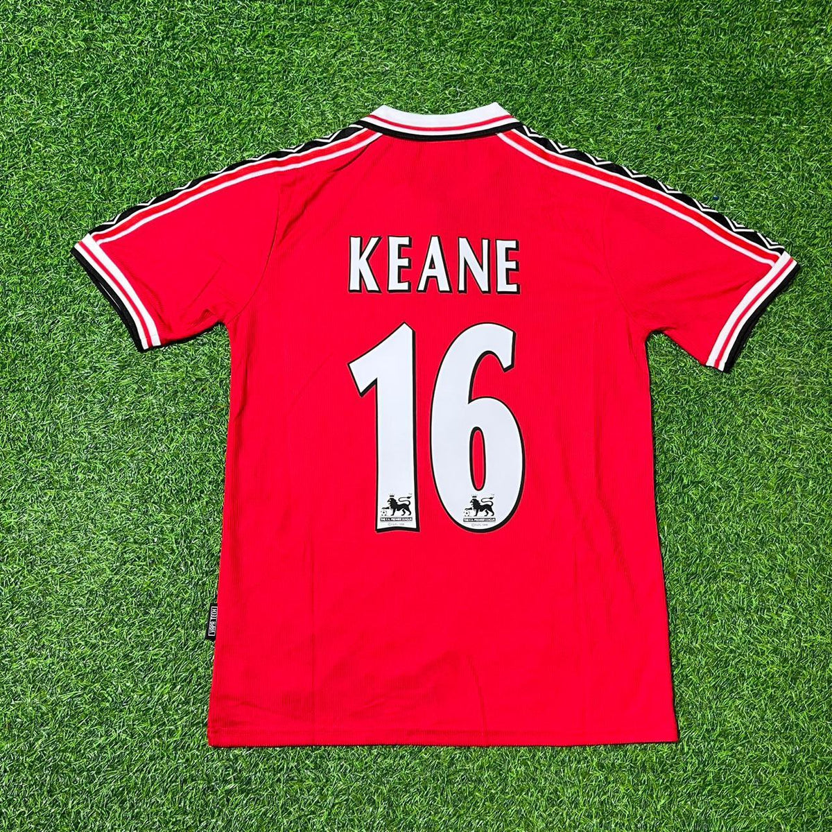 Maillot de football rétro rouge Manchester United 1999 Roy Keane