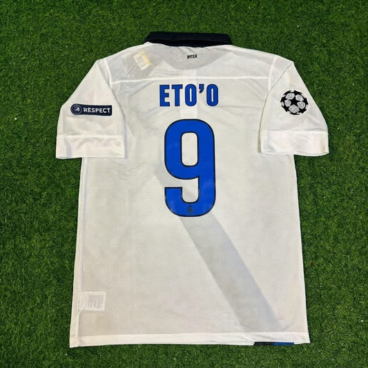 Samuel Eto’o #9 Inter 2011/2012 Weißes Auswärtstrikot Fußballtrikot