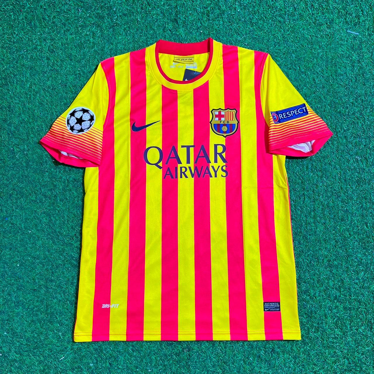 Sergio Busquets 16 - Barcelona 2013/2014 Yellow Red Retro Jersey Trikot