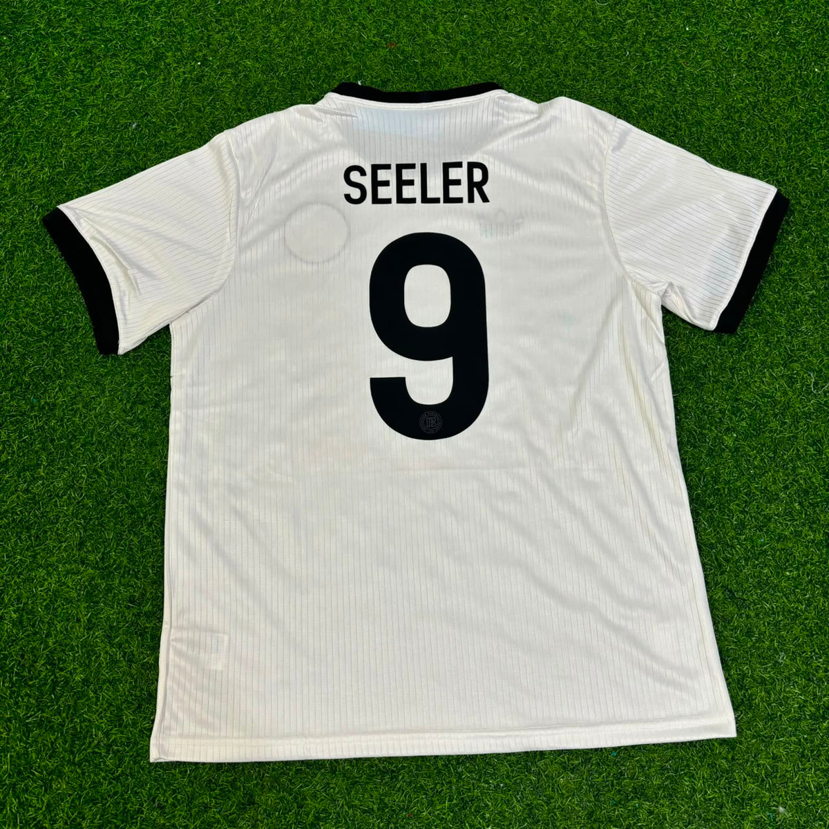 Camiseta de fútbol blanca edición especial 125 años de Uwe Seeler Alemania