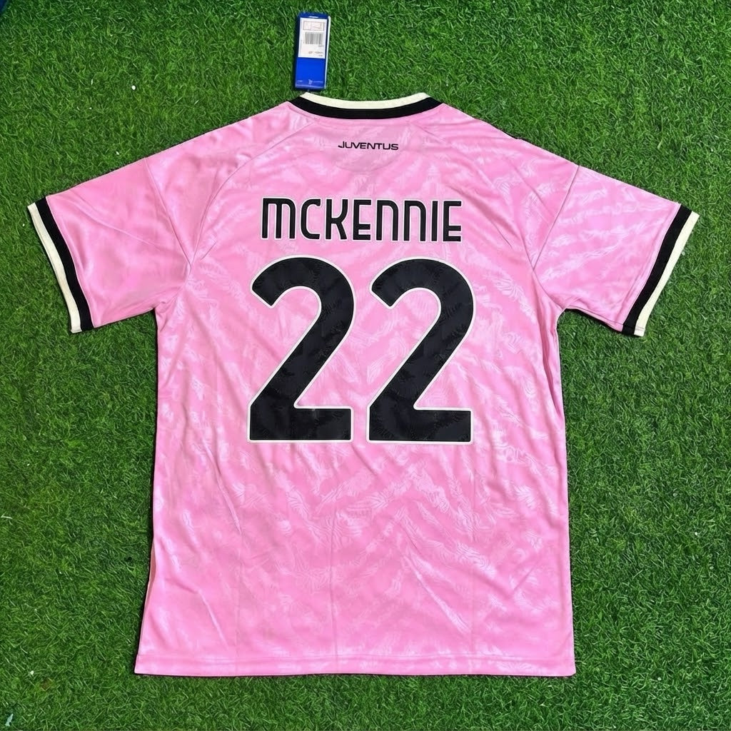 Weston McKennie #22 Camiseta de fútbol rosa de visitante de la Juventus para la nueva temporada 2026/2027