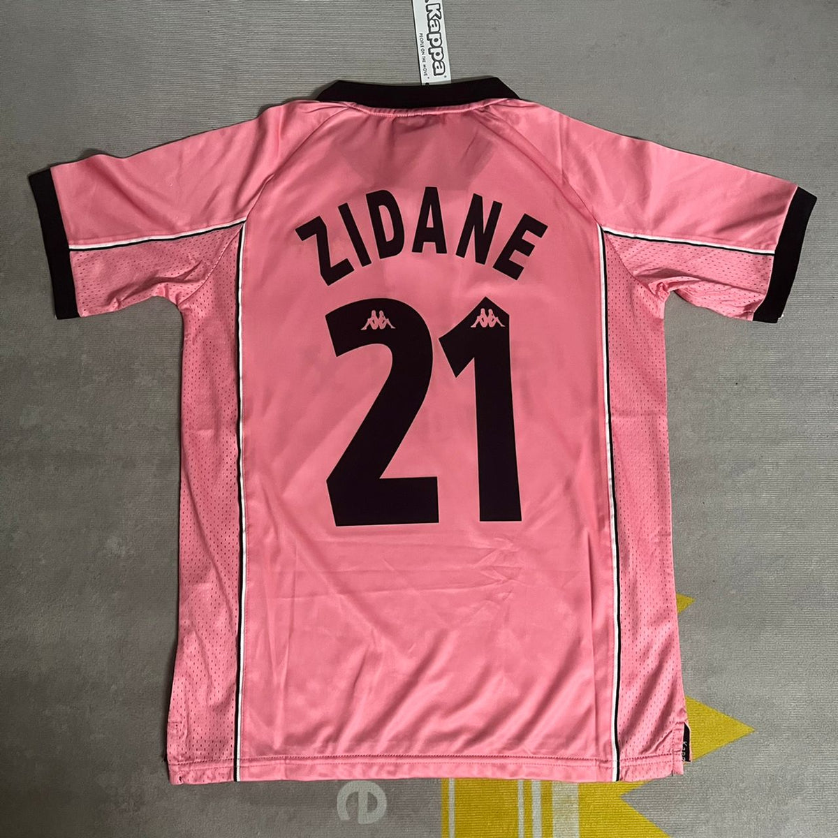 Zinedine Zidane – Juventus 1996-1998 Retro Pink Kit Jersey – | Trikot | Maillot