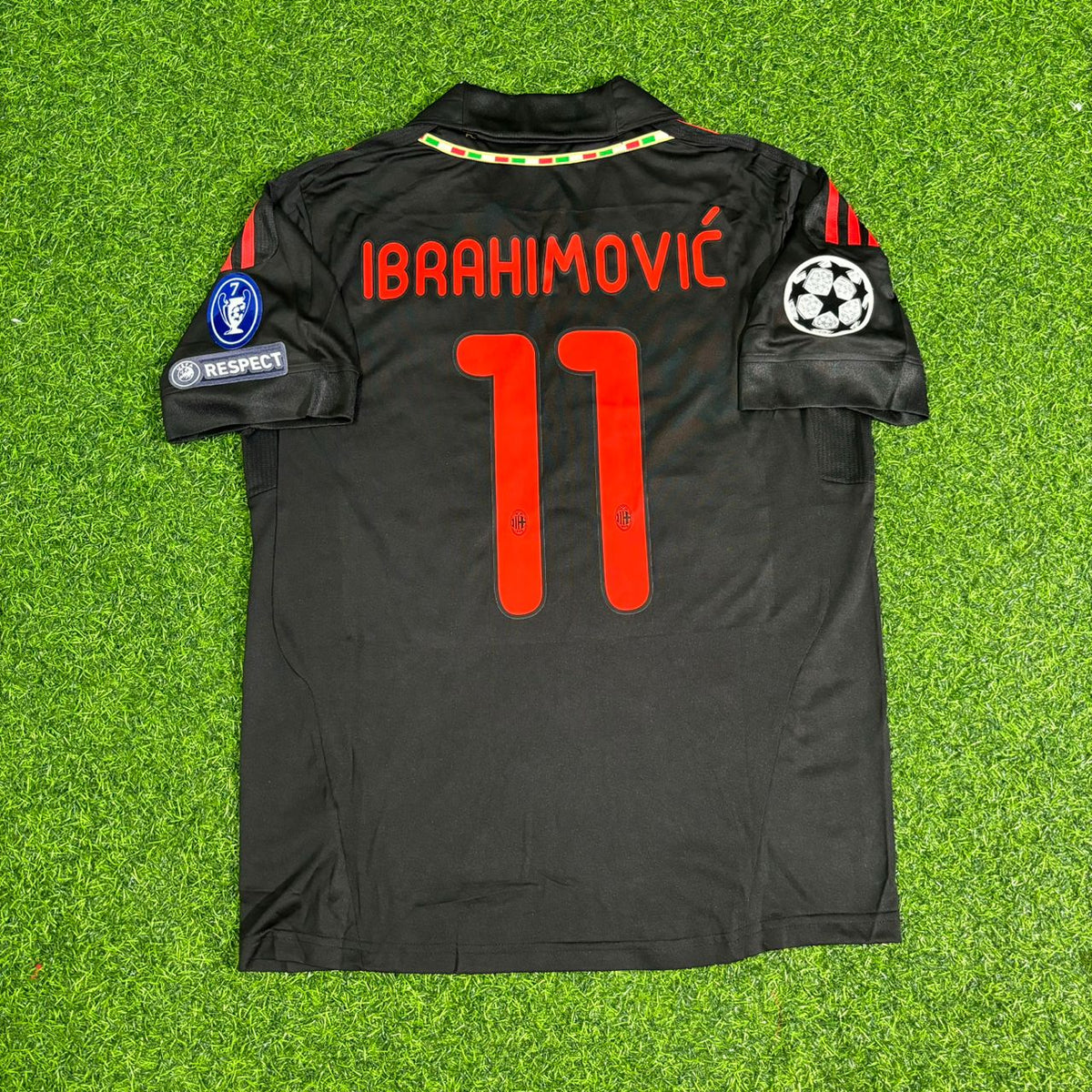 Camiseta retro negra de visitante del AC Milan 2011-2012 de Zlatan Ibrahimović #11