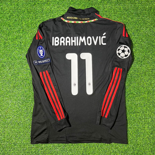 Maillot de football rétro AC Milan 2011/12 rouge et noir de Zlatan Ibrahimović
