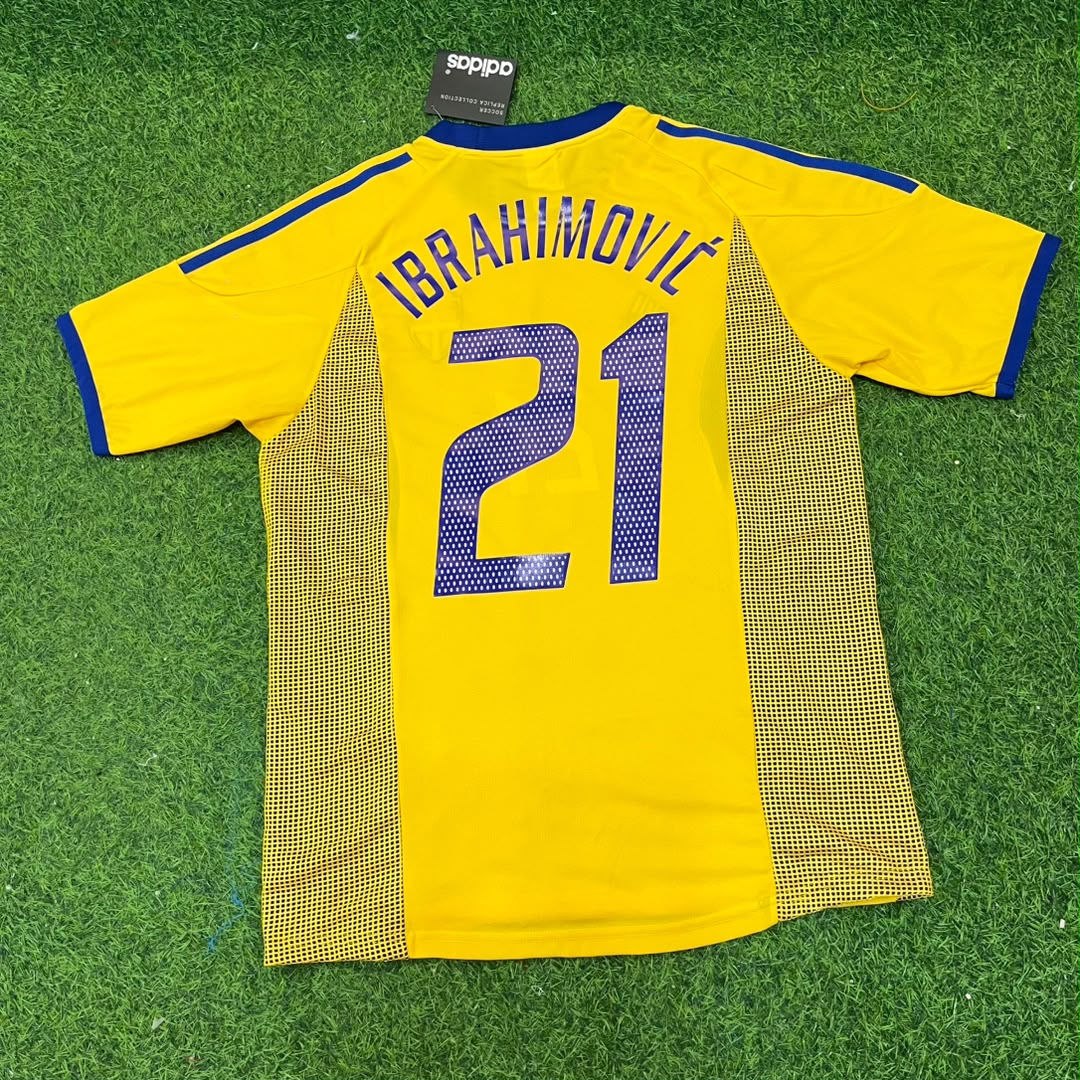 Zlatan Ibrahimovic Schweden 2002 Weltmeisterschaft Heim Gelb Retro Fußballtrikot Set